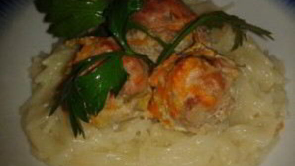 запеченные тефтельки в сметанном соусе