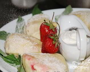 Паровые творожные вареники с клубникой