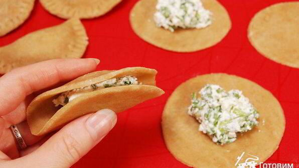 вареники из ржаного теста с творогом и черемшой