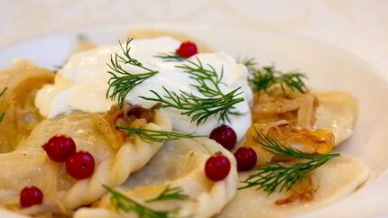 Вареники с кислой капустой и мятым картофелем