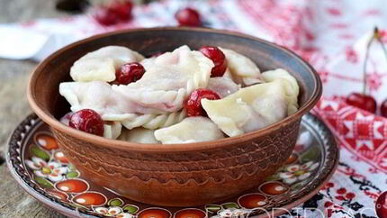 Вареники с замороженной вишней