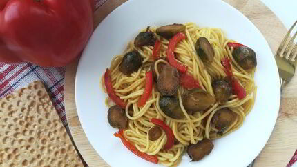 Яичная лапша с овощами по-азиатски