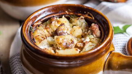 Жаркое из курицы в горшочках