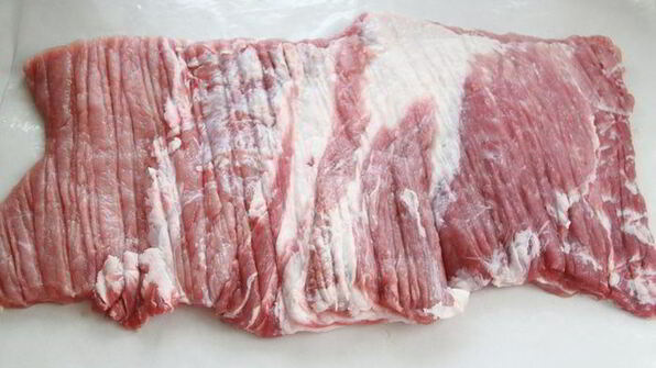 жаркое из свинины, фаршированное яблоками и клюквой