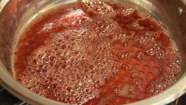 жаркое из свинины, фаршированное яблоками и клюквой