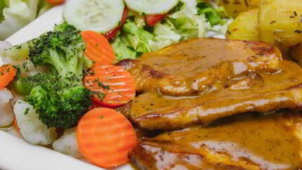 Жаркое из телятины с портвейном и тимьяном