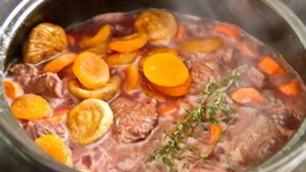 жаркое из телятины с сухофруктами