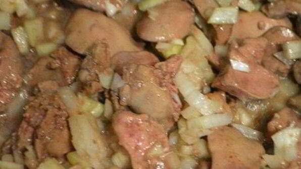 жаркое с картофелем и куриной печенью