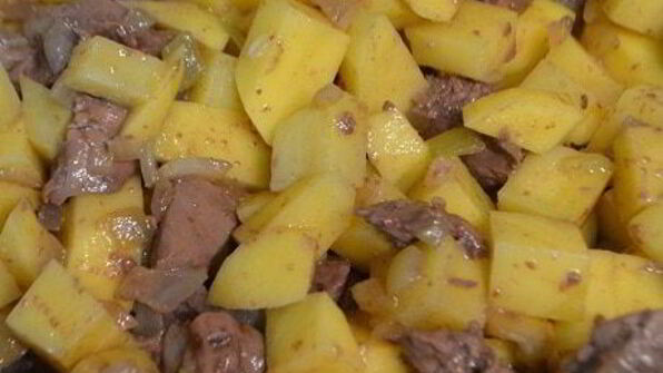 жаркое с картофелем и куриной печенью