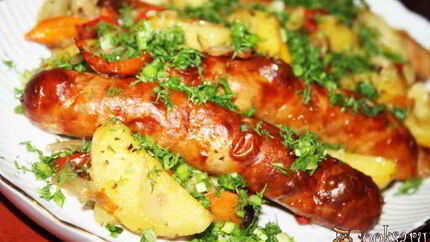 Жаркое с колбасками в духовке