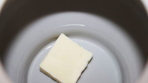 жаркое с семгой и беконом в горшочке