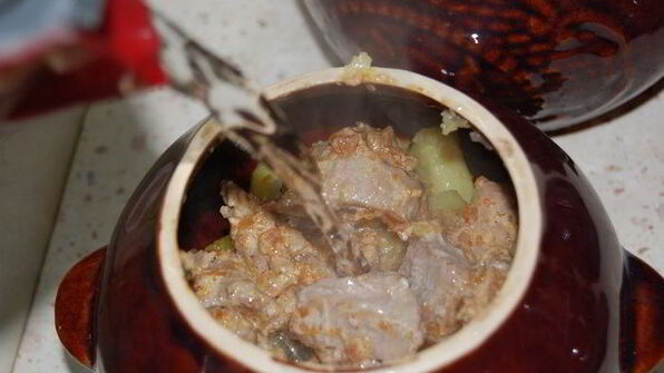 жаркое со свининой в горшочках