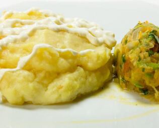 Картофельные зразы с капустой и кабачковой икрой