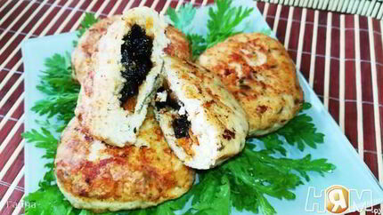 Куриные зразы с сухофруктами и апельсиновым соусом