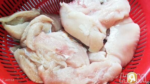 куриные зразы с сухофруктами и апельсиновым соусом