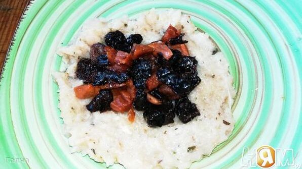 куриные зразы с сухофруктами и апельсиновым соусом