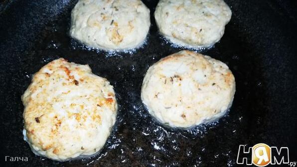 куриные зразы с сухофруктами и апельсиновым соусом