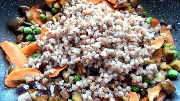 гречка с баклажаном и морковкой