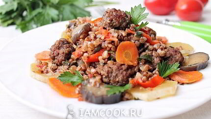 Гречка с фаршем и овощами