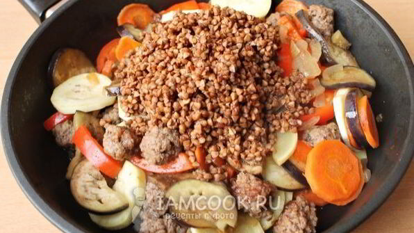 гречка с фаршем и овощами