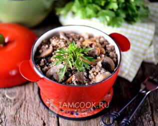 Гречка с грибами в горшочке в духовке
