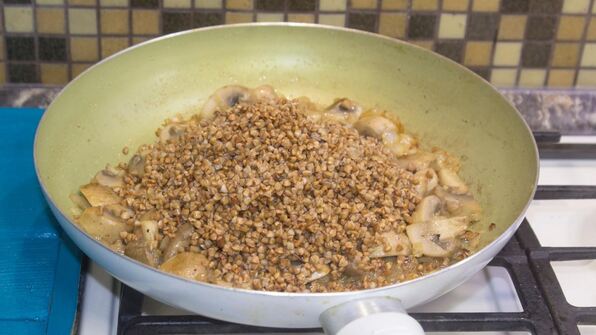 гречка с грибами в горшочке