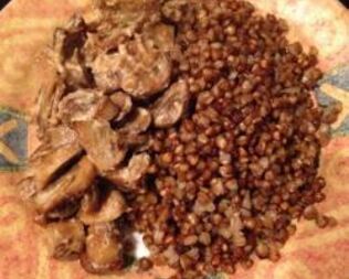 Гречка с грибной подливой