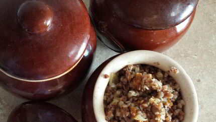 Гречка со свининой в горшочке по-купечески