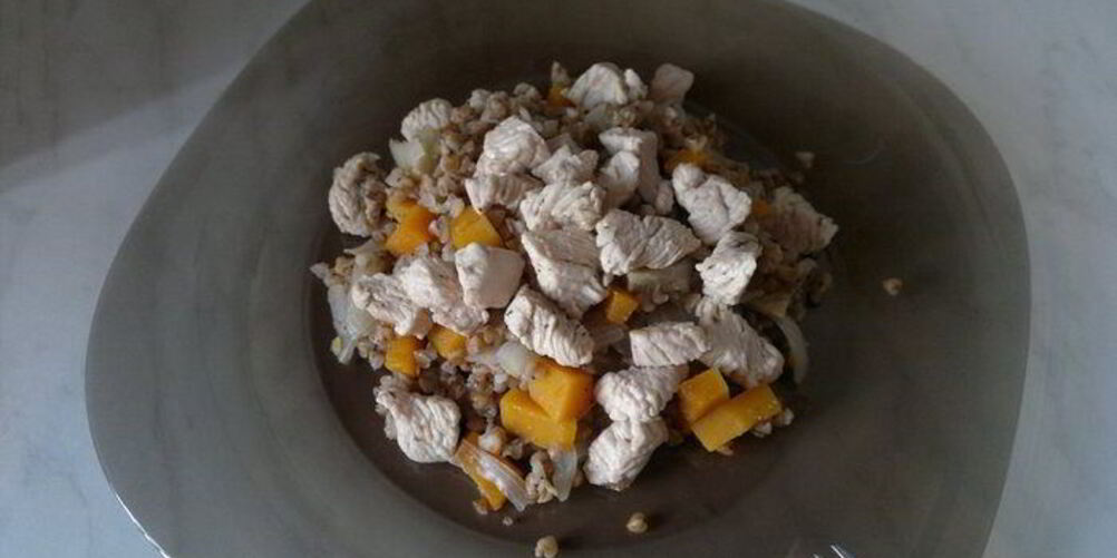 Рецепт гречневой каши с тыквой, луком, имбирем и грудка индейки