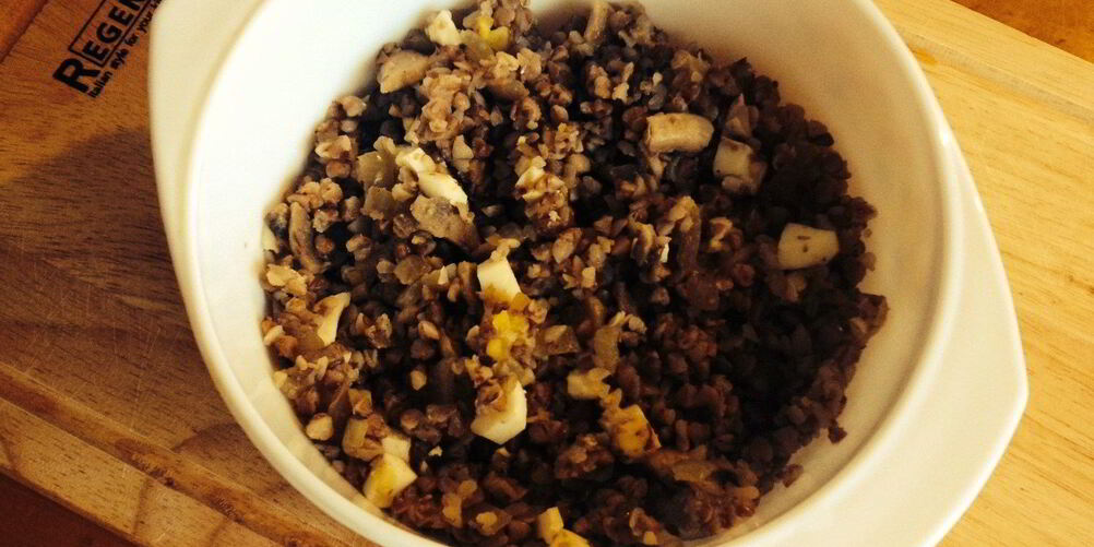 Рецепт гречневой каши с яйцами и грибами