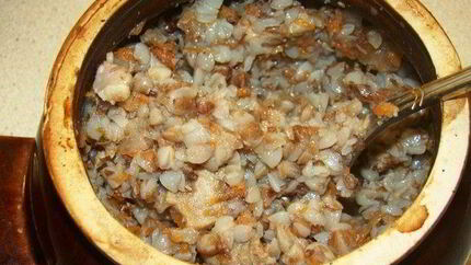 Гречневая каша со свининой в горшочке