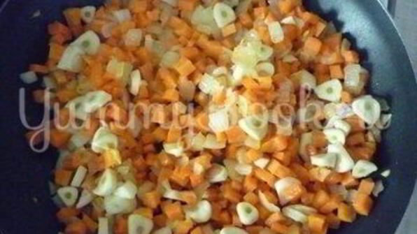 печень с морковью и зеленью и гречка на гарнир