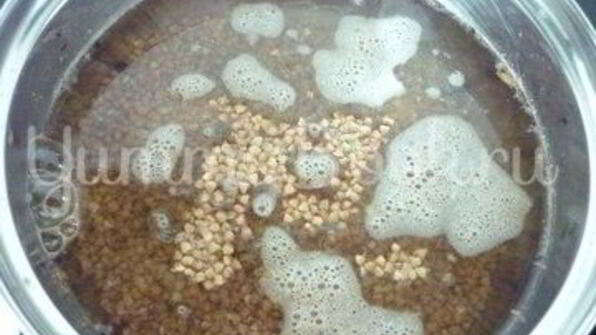 печень с морковью и зеленью и гречка на гарнир