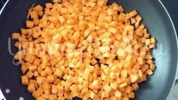 печень с морковью и зеленью и гречка на гарнир