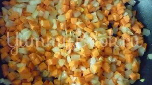 печень с морковью и зеленью и гречка на гарнир