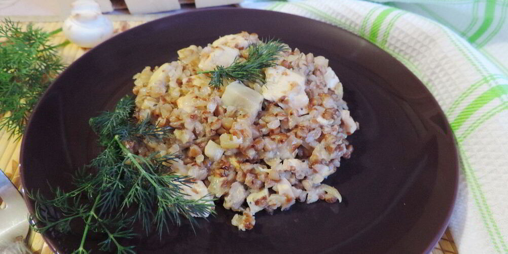 Рецепт сливочной гречки с грибами и курицей