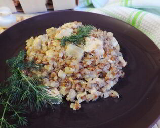 Сливочная гречка с грибами и курицей