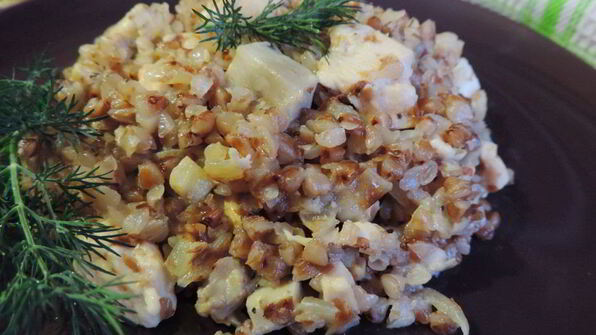 сливочная гречка с грибами и курицей