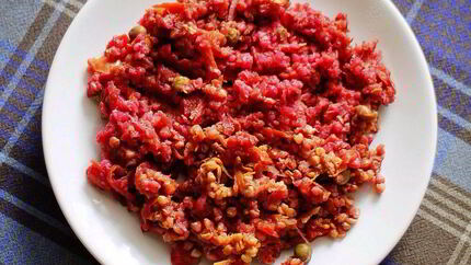 Зеленая гречка с свеклой и помидорами