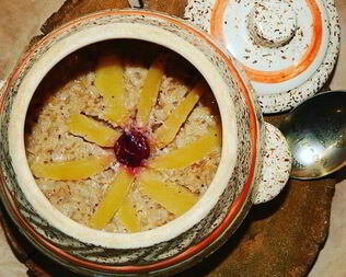 Овсяная каша с орехами и яблоками в духовке