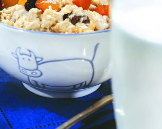 Овсяная каша с сухофруктами