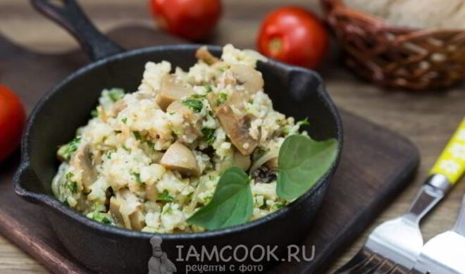 Пшеничная каша с грибами и жареным луком