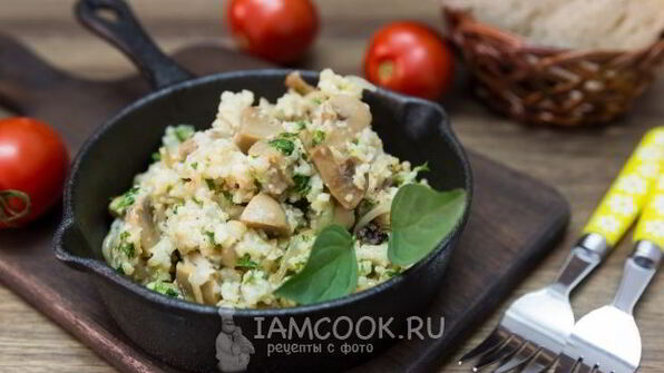 пшеничная каша с грибами и жареным луком