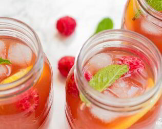 Чай с малиной и мелиссой