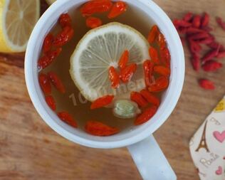 Черный чай с ягодами годжи