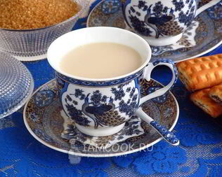 Индийский имбирный чай Масала с молоком и кардамоном