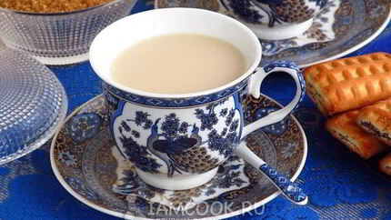 Индийский имбирный чай Масала с молоком и кардамоном