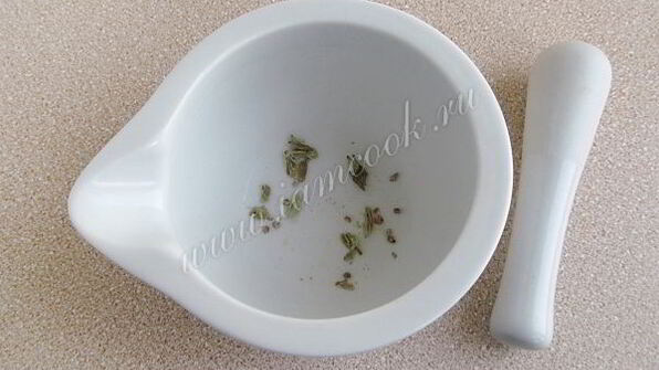 индийский имбирный чай масала с молоком и кардамоном