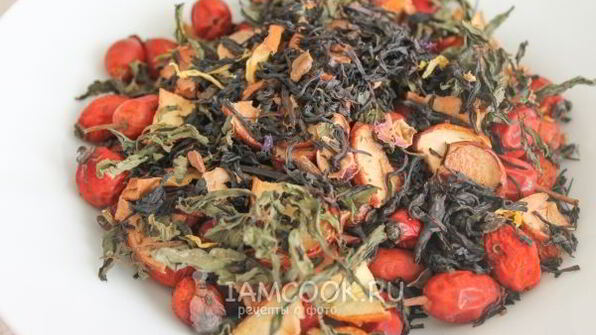сушеный чай с мятой, яблоком и шиповником