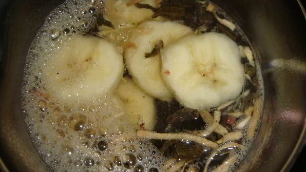 зеленый чай с клубникой и бананом